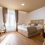 Luxury Fetivi בית הארחה ספליט