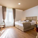 Luxury Fetivi בית הארחה