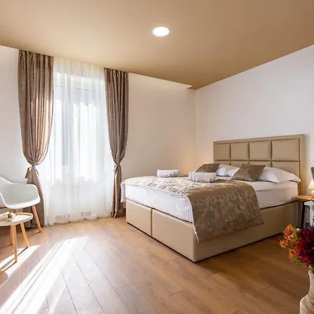 Luxury Fetivi בית הארחה ספליט